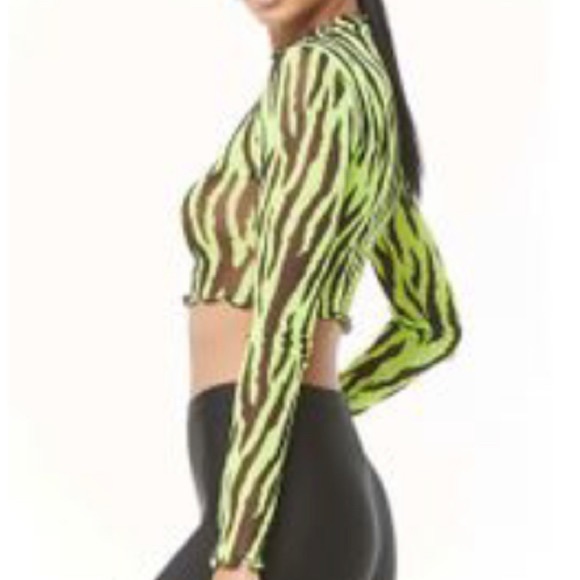 Bundle of 2 Mesh Shirts - Picture 2 of 10